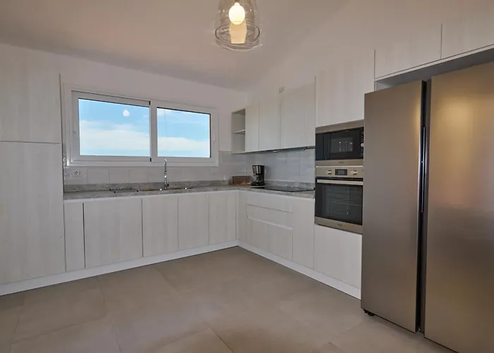 Stunning Sea View W/private Pool - 5 Minutes From The Beach! *